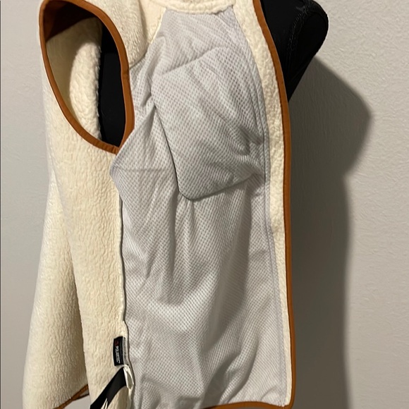 Marmot Tan and Cream Fleece Vest comfort and style - Picture 7 of 12